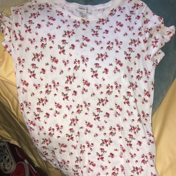 BNWOT forever 21 rose pattern tee TB - Picture 2 of 6